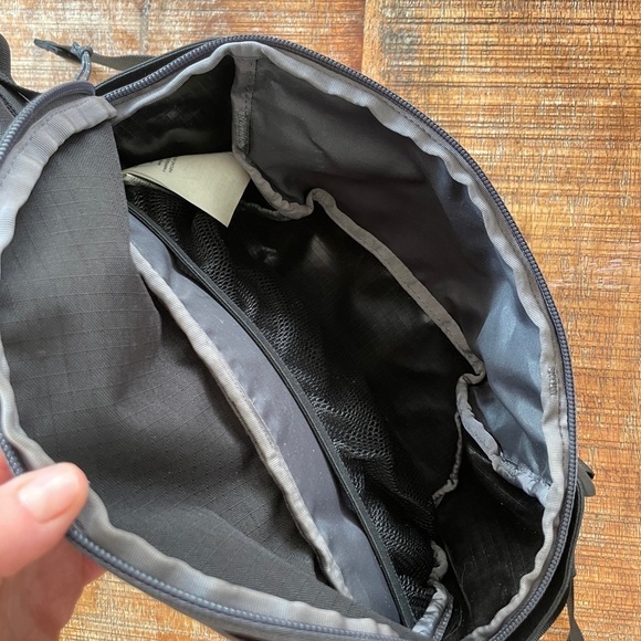 Patagonia Black Hole Waist Pack - Picture 6 of 8